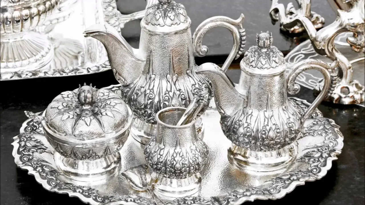 Prezzo dell’argento usato alle stelle: ecco quanto valgono davvero i tuoi vecchi oggetti oggi