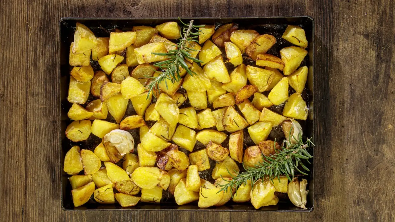Il trucco segreto degli chef per patate al forno croccanti fuori e morbide dentro