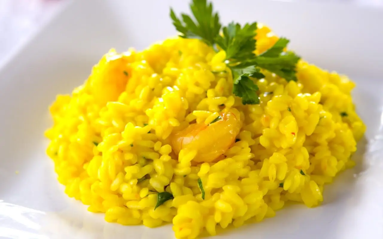 L’errore che fanno tutti nel risotto alla milanese: ecco il trucco segreto degli chef per un risultato cremoso
