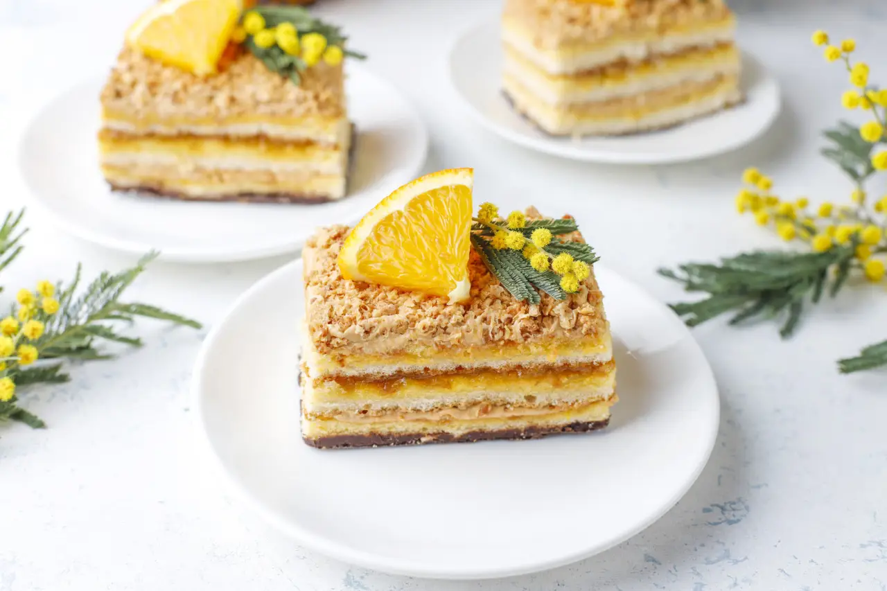 Il trucco segreto per una torta mimosa soffice e perfetta come quella del pasticcere