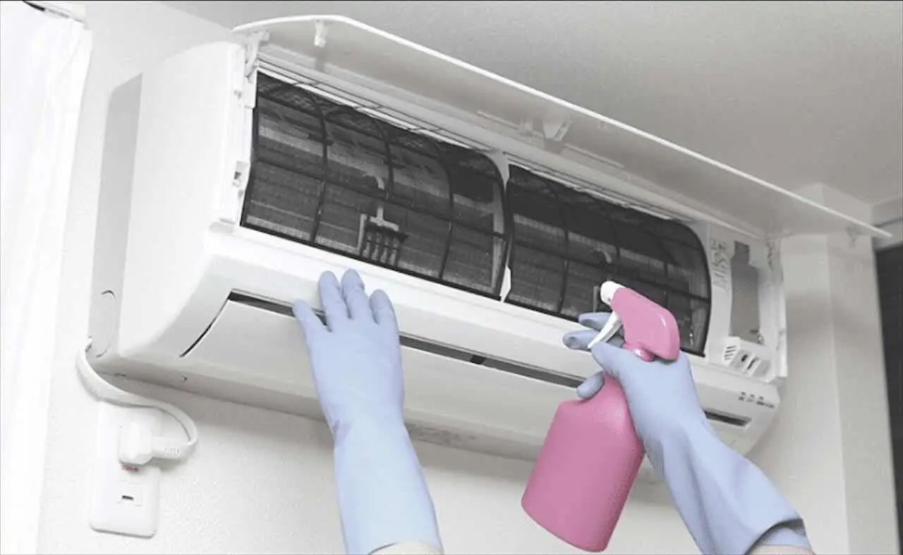 Il tuo condizionatore perde acqua? Ecco come svuotare la condensa senza allagare la casa